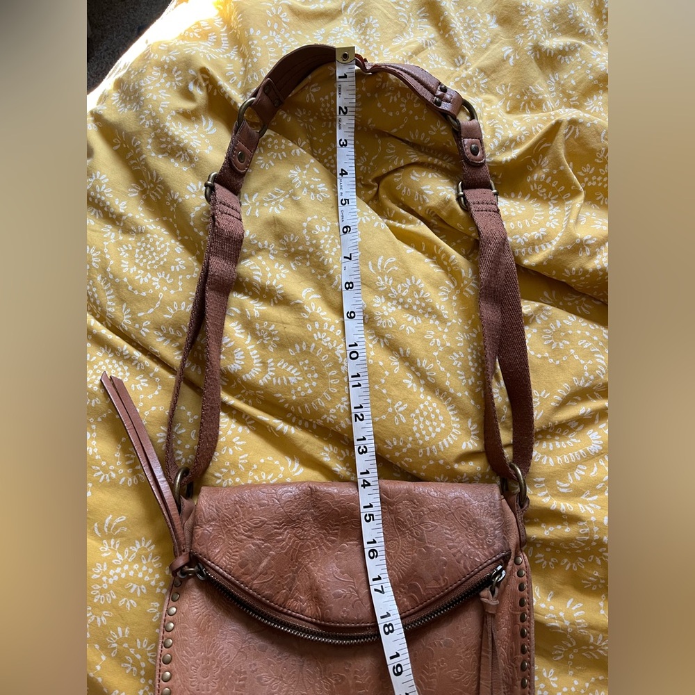The Sak Leather Studded Tassel Purse Shoulder Bag Bohemian Boho Distressed Cute - Picture 4 of 13